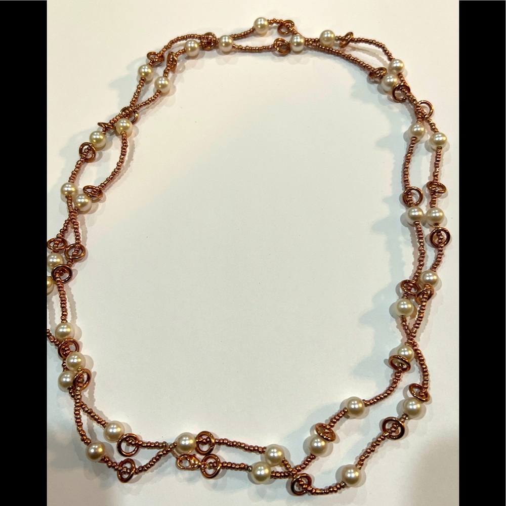 Rose gold and pearl beaded necklace. Necklace.